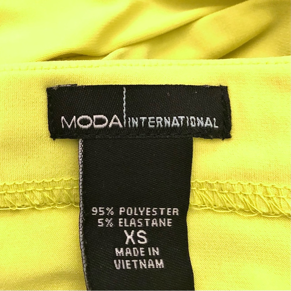 ❄️Sale❄️ Moda International Neon Yellow boat neck batwing long sleeve top xsmall - Picture 4 of 5